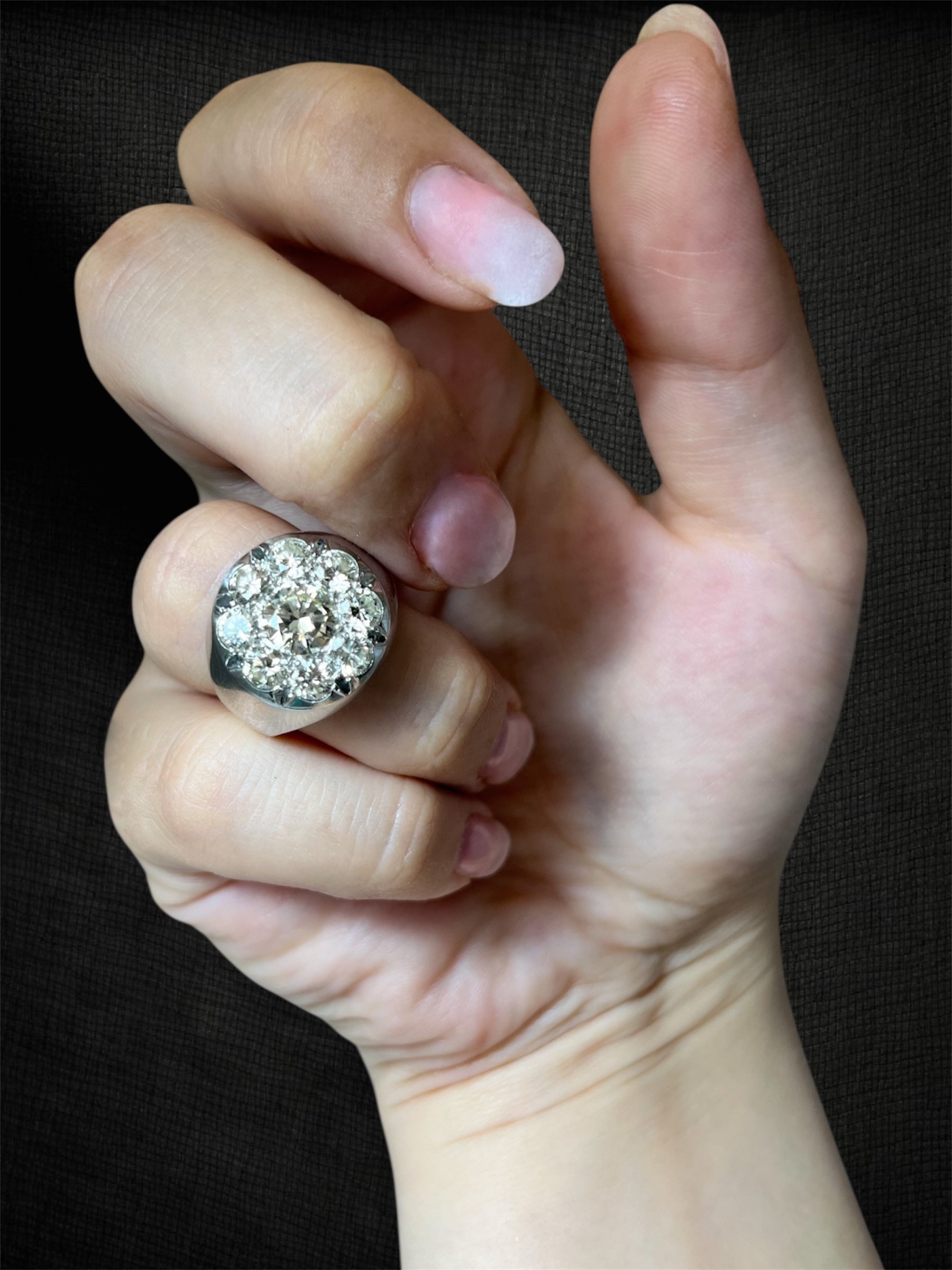 Anello a pavè di diamanti “Il Signore della Luce”