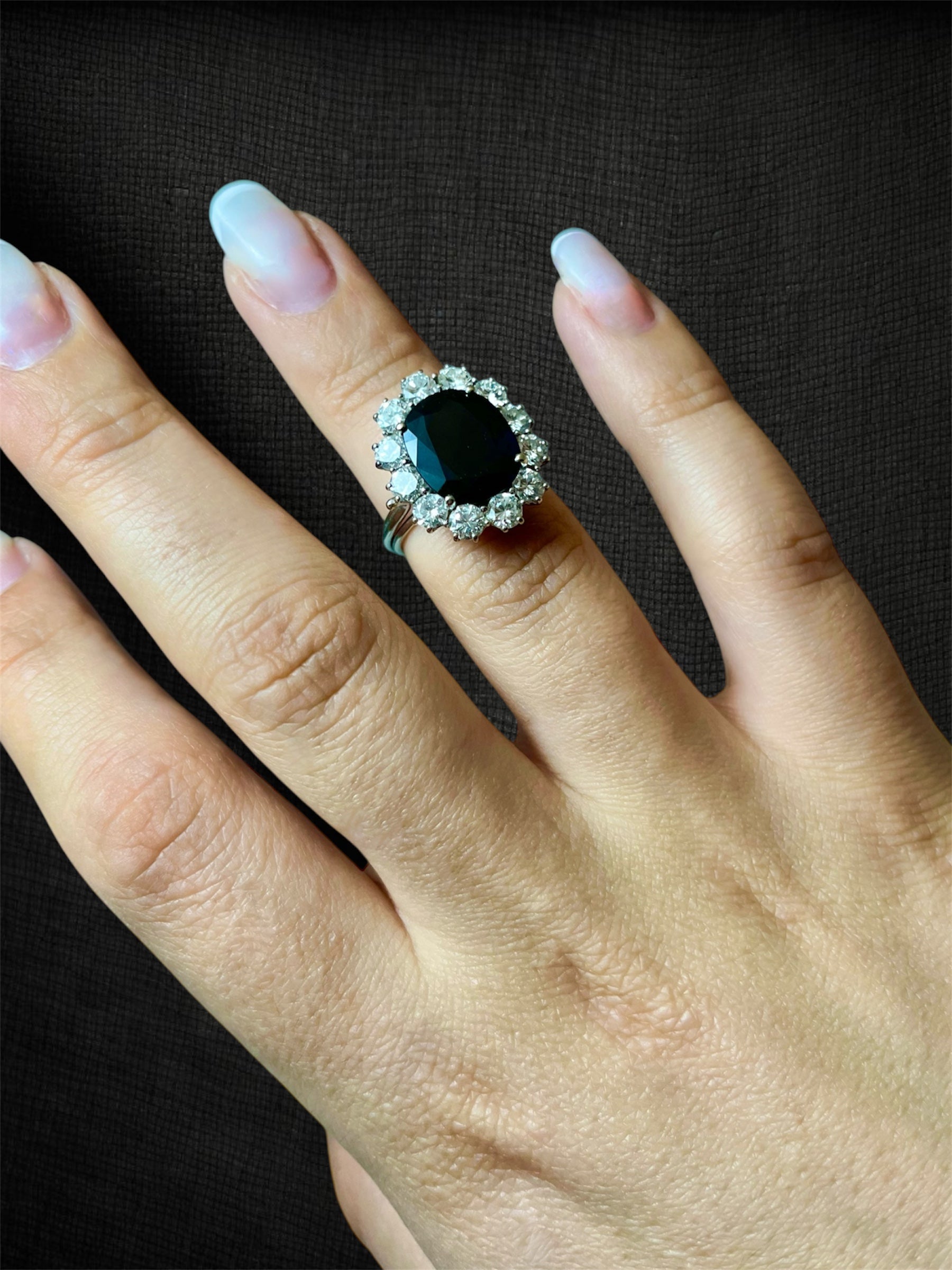 Anello con zaffiro “Cuore dell’Oceano”