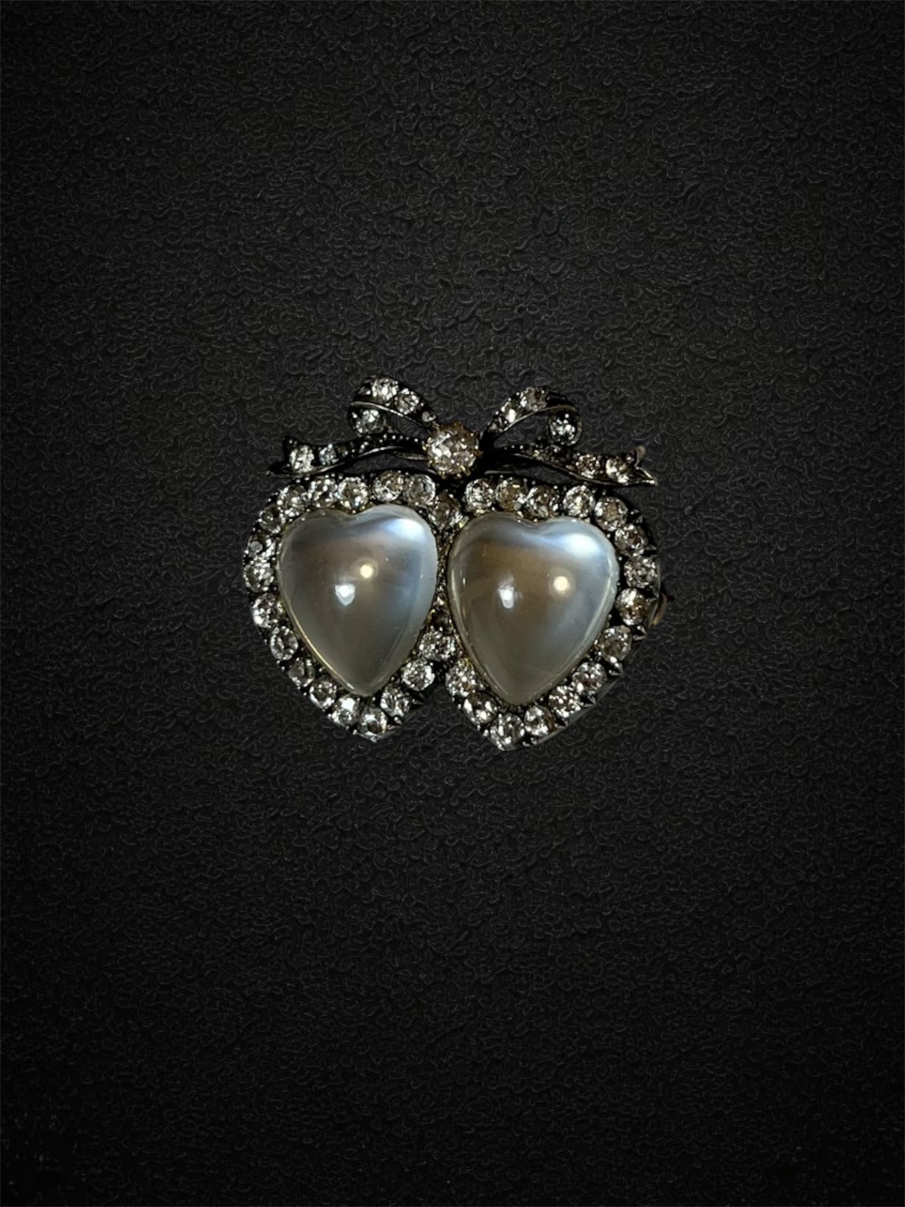 Spilla “L’Eleganza Dell’Amore”