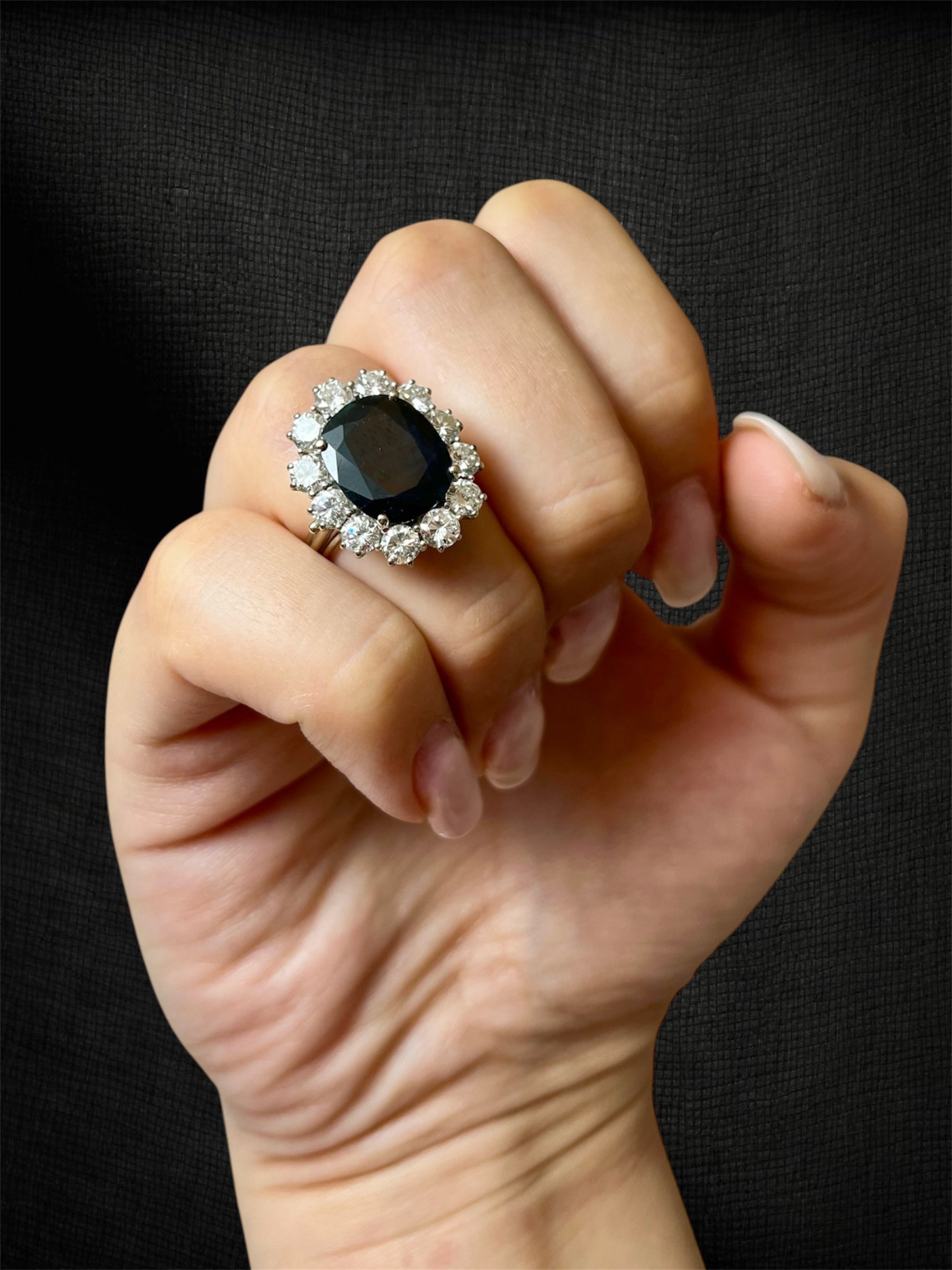 Anello con zaffiro “Cuore dell’Oceano”