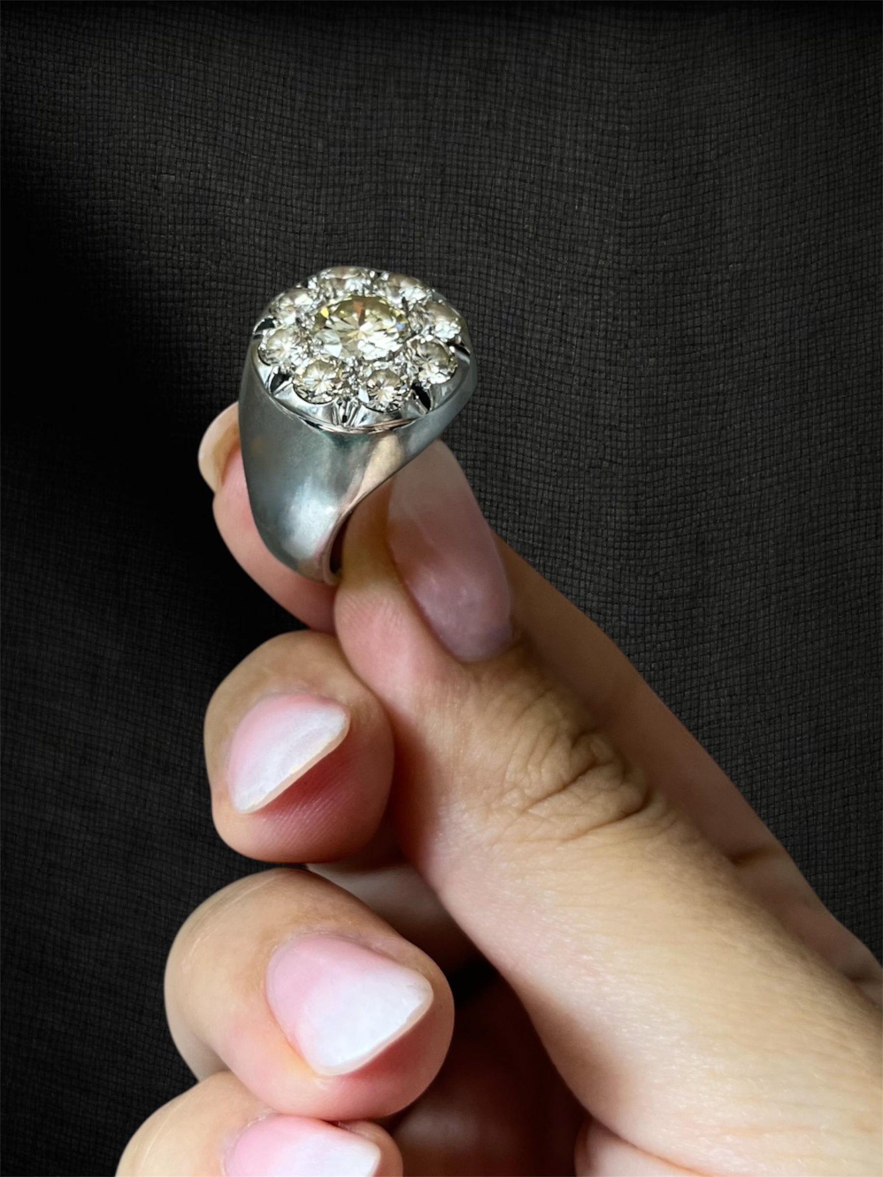 Anello a pavè di diamanti “Il Signore della Luce”