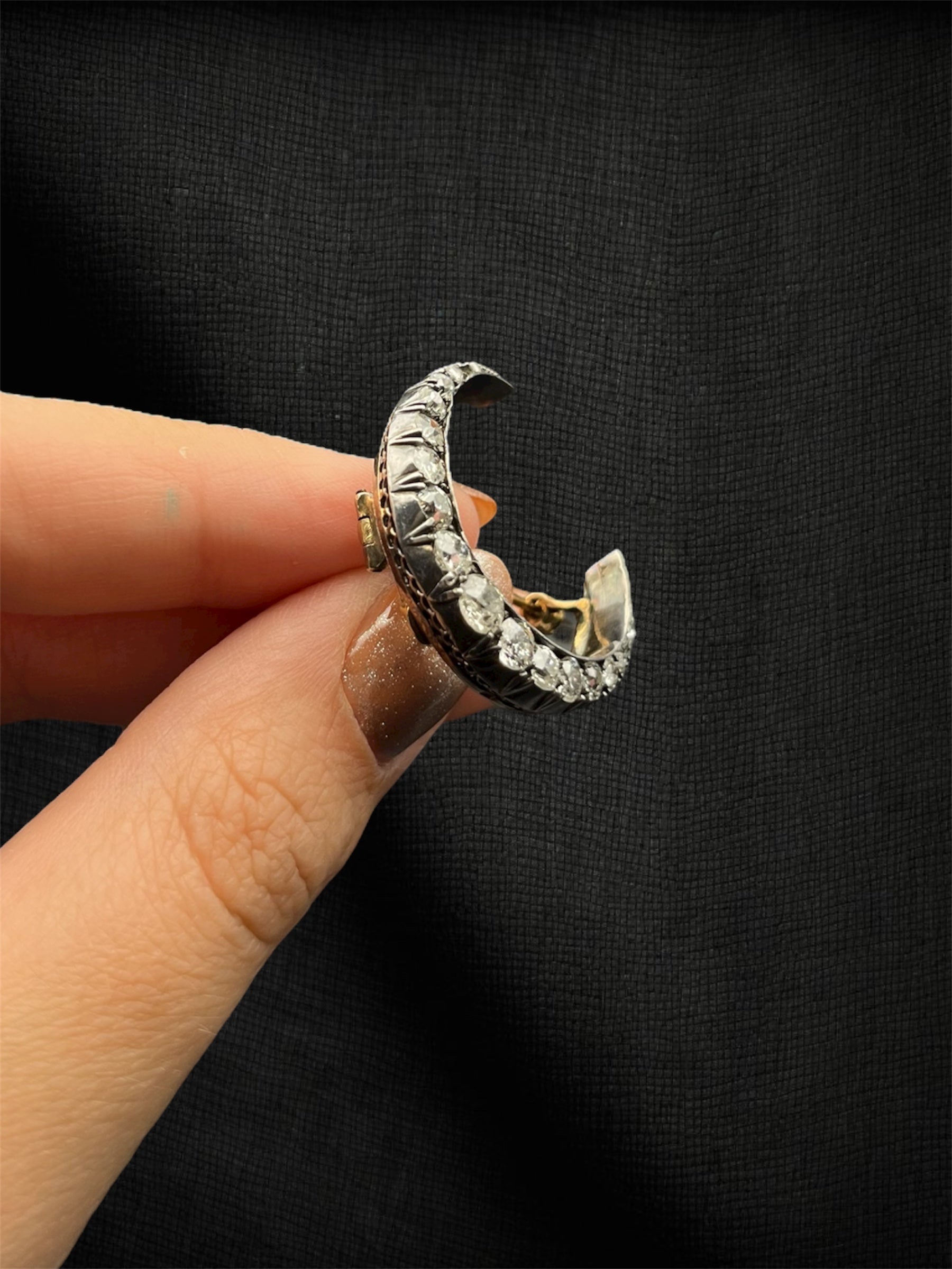 Spilla con Diamanti “Spicchio di Luna”