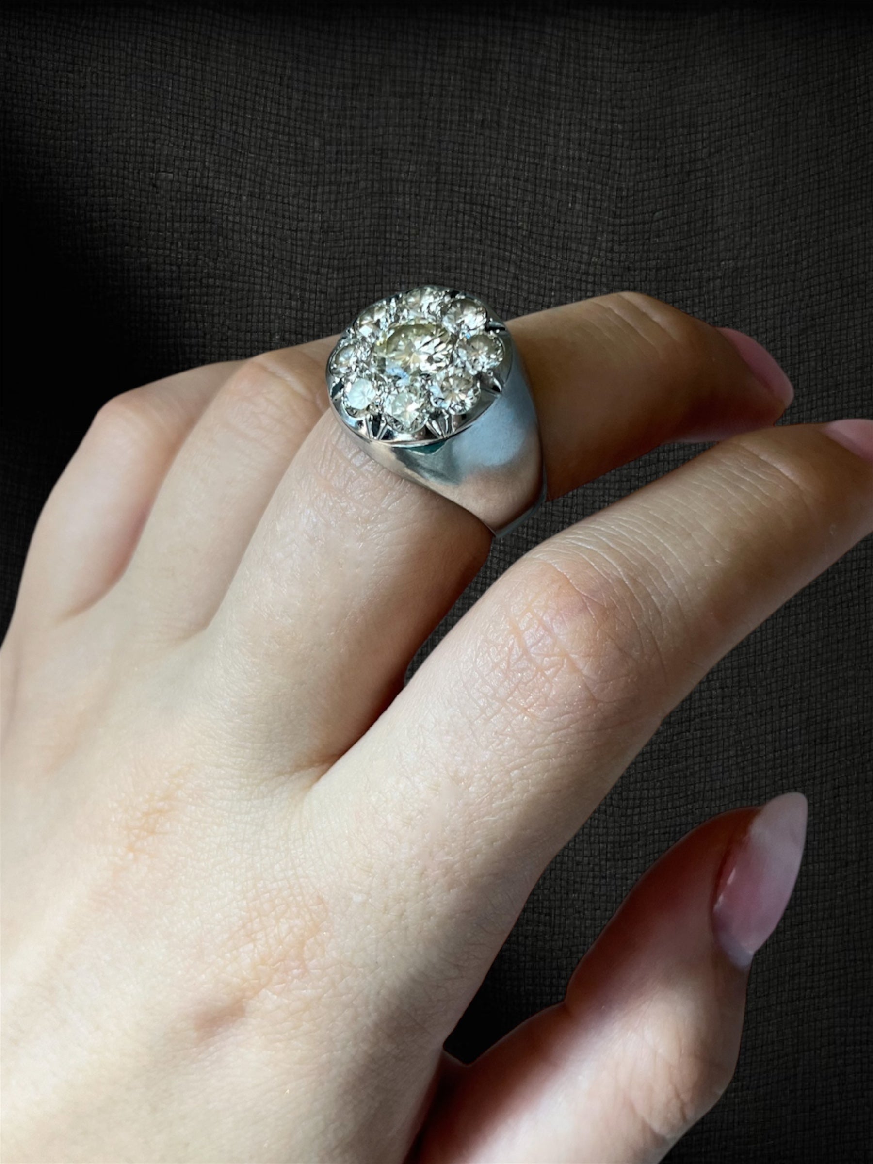 Anello a pavè di diamanti “Il Signore della Luce”