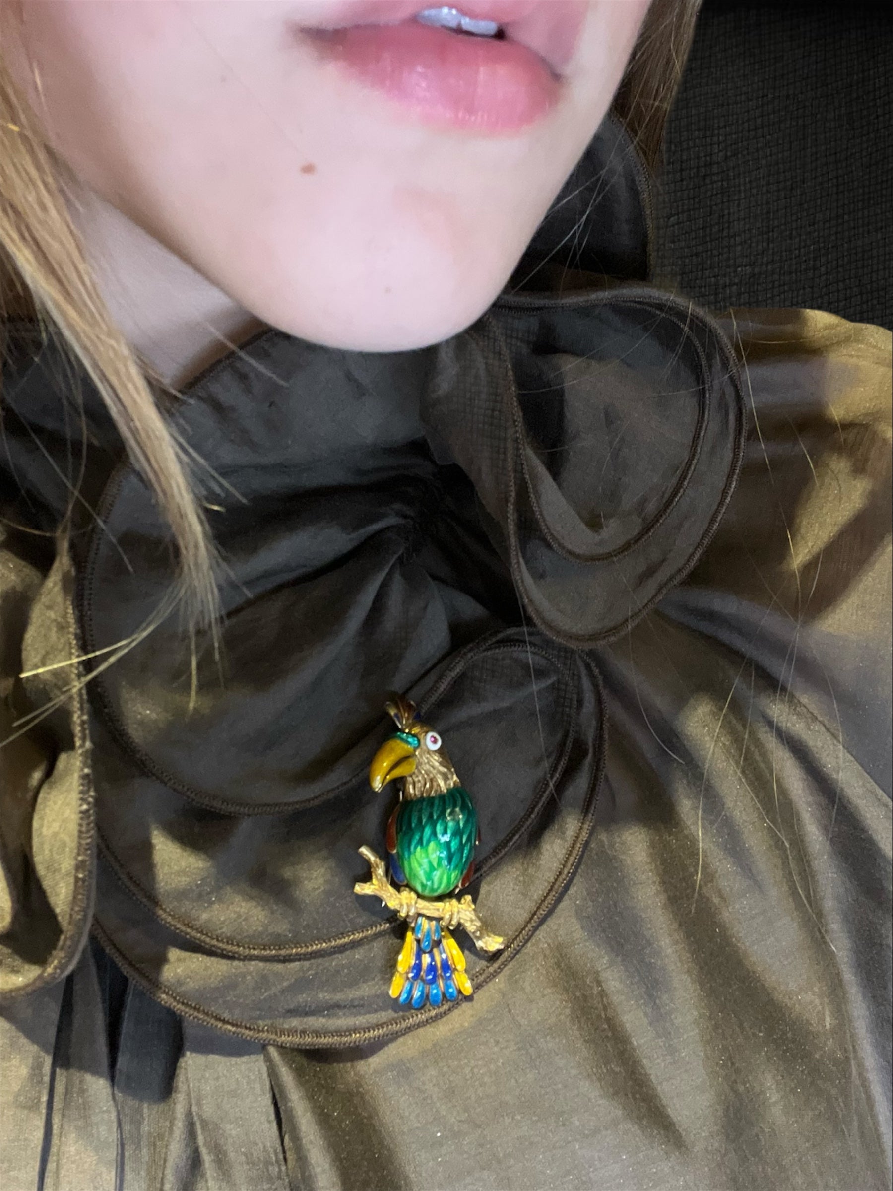 Spilla “Precious Parrot”