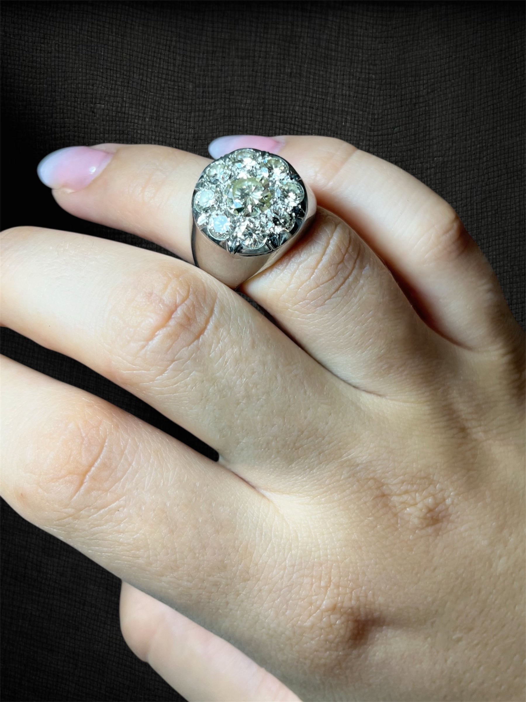 Anello a pavè di diamanti “Il Signore della Luce”