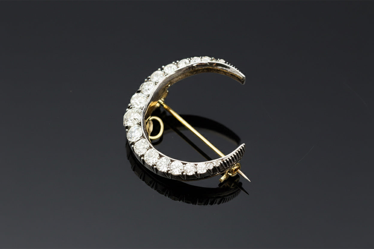 Spilla con Diamanti “Spicchio di Luna”