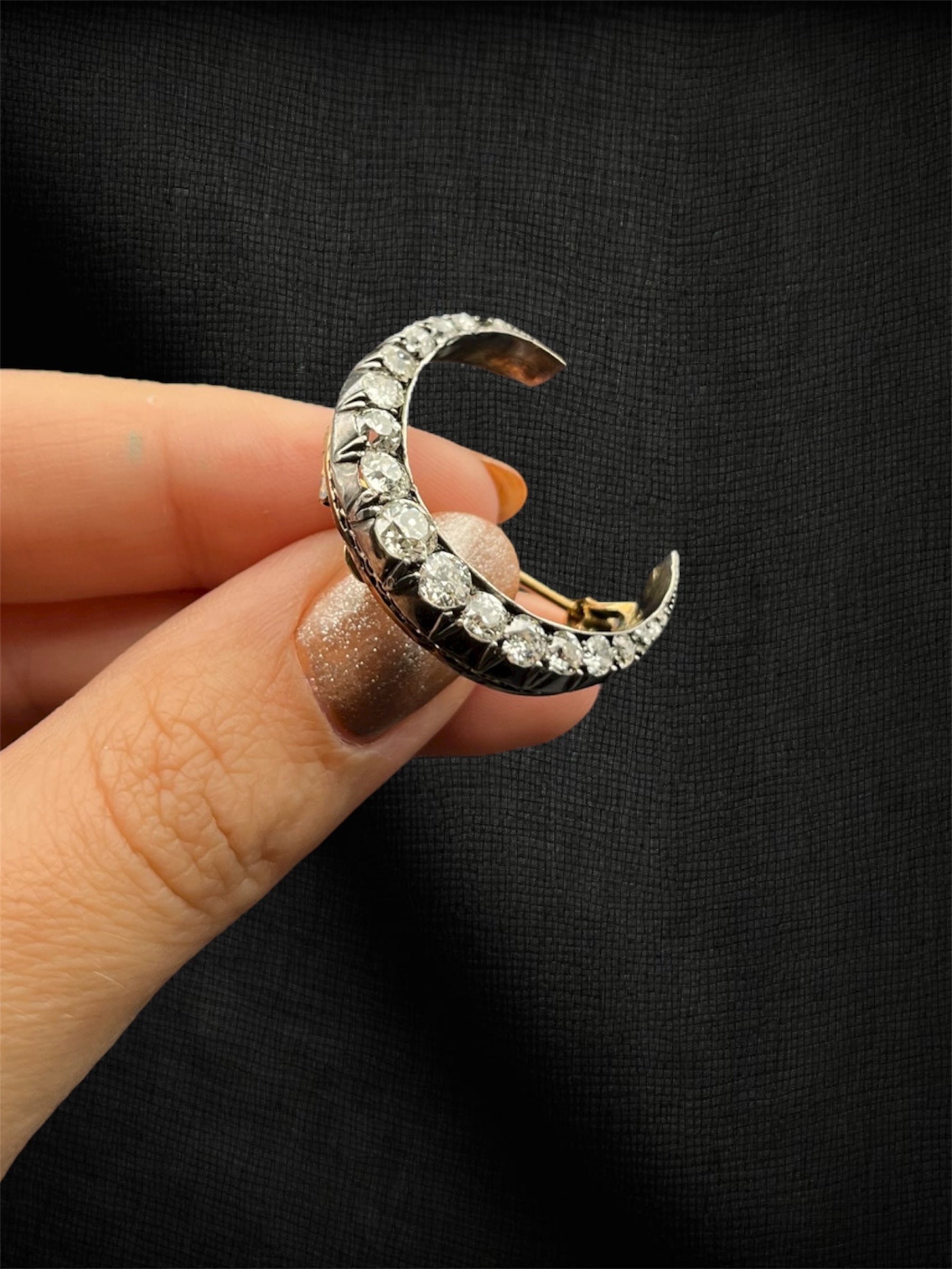 Spilla con Diamanti “Spicchio di Luna”