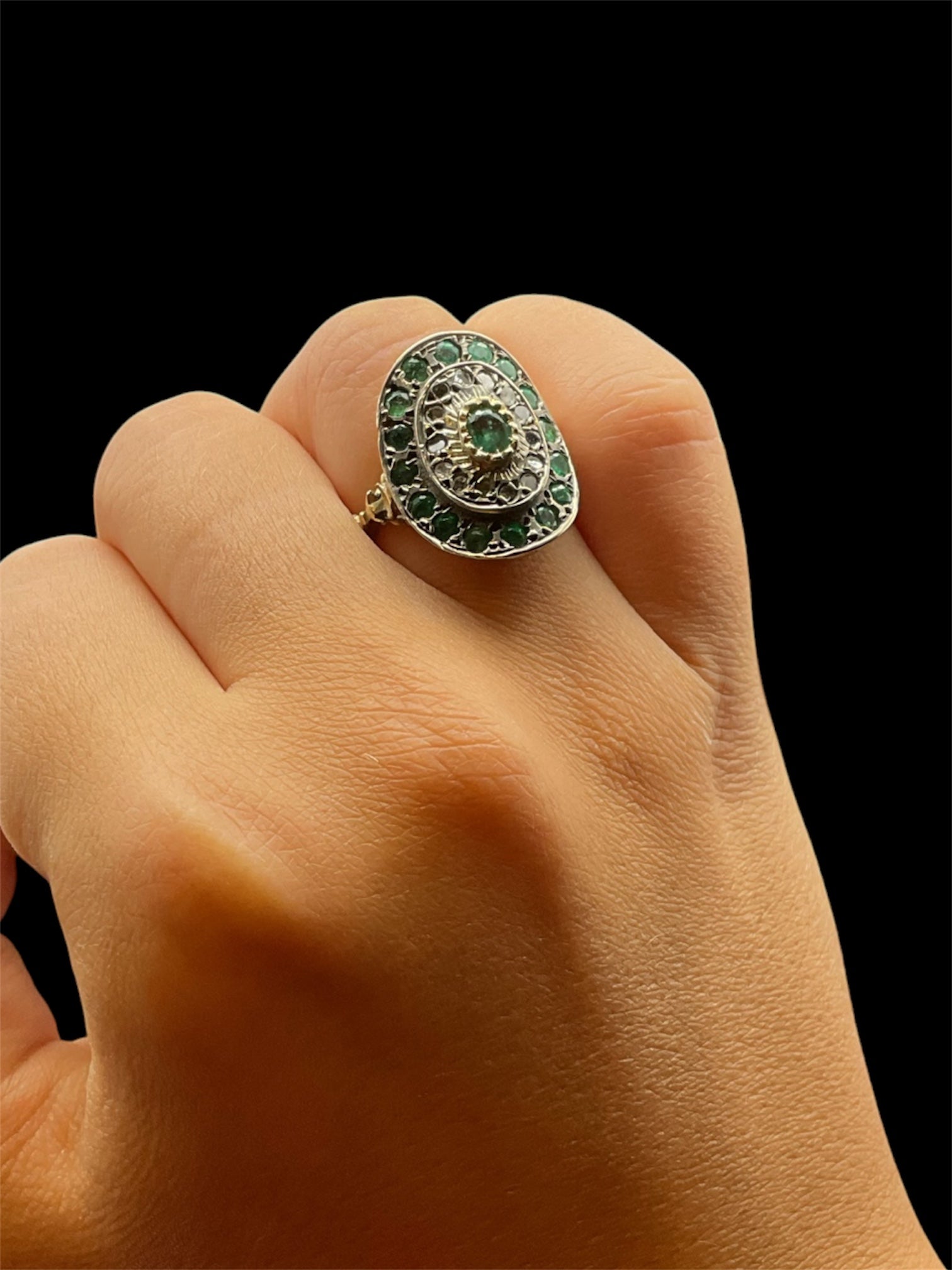 Anello “Grappolo di Luce”