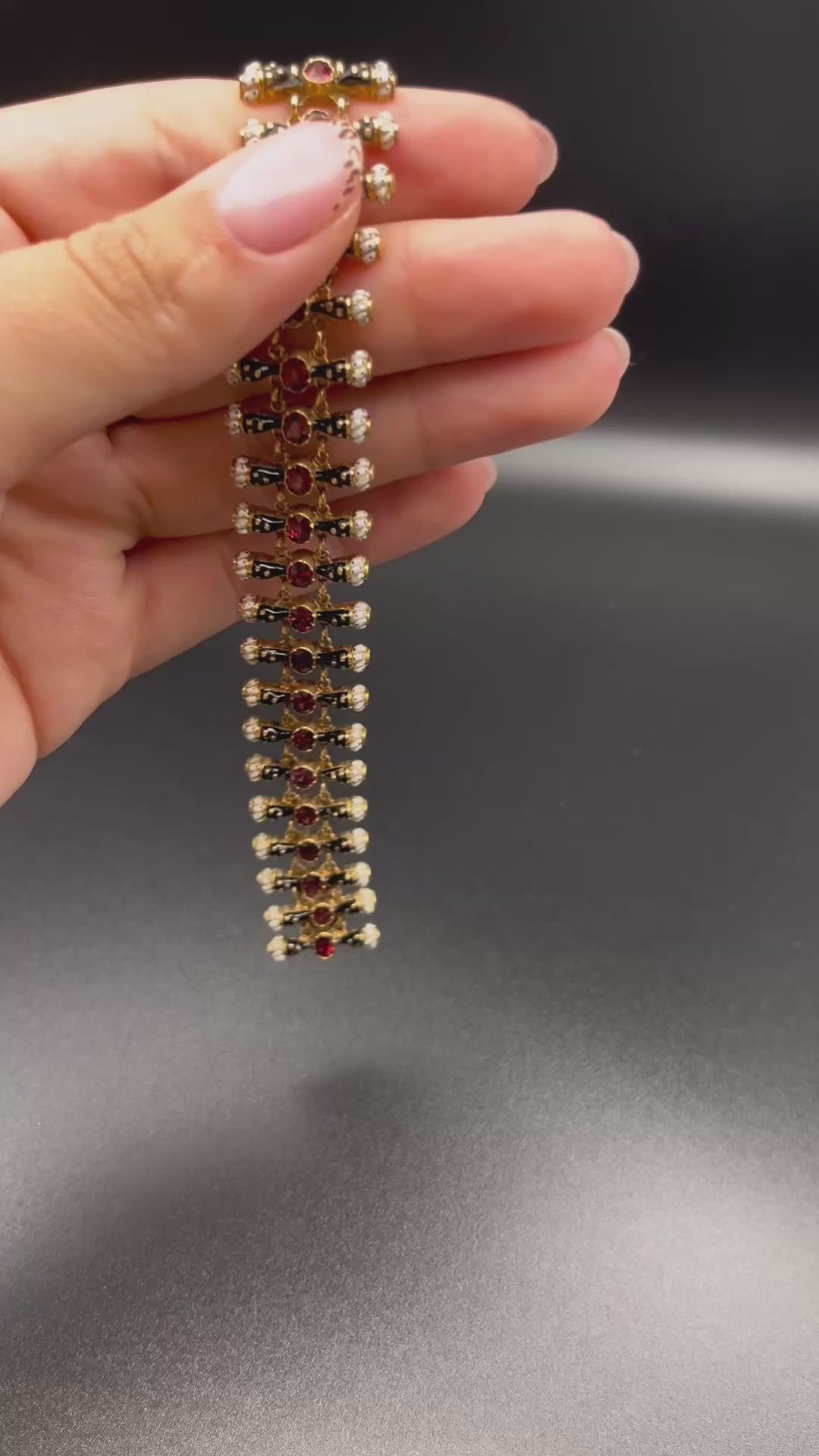 Girotondo di Moretti Fiumani